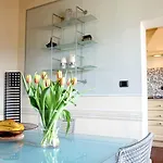 Elegant 2 Bedroom In The Heart Of *