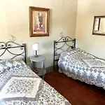 Elegant 2 Bedroom In The Heart Of *