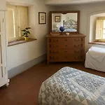 Elegant 2 Bedroom In The Heart Of Apartament *